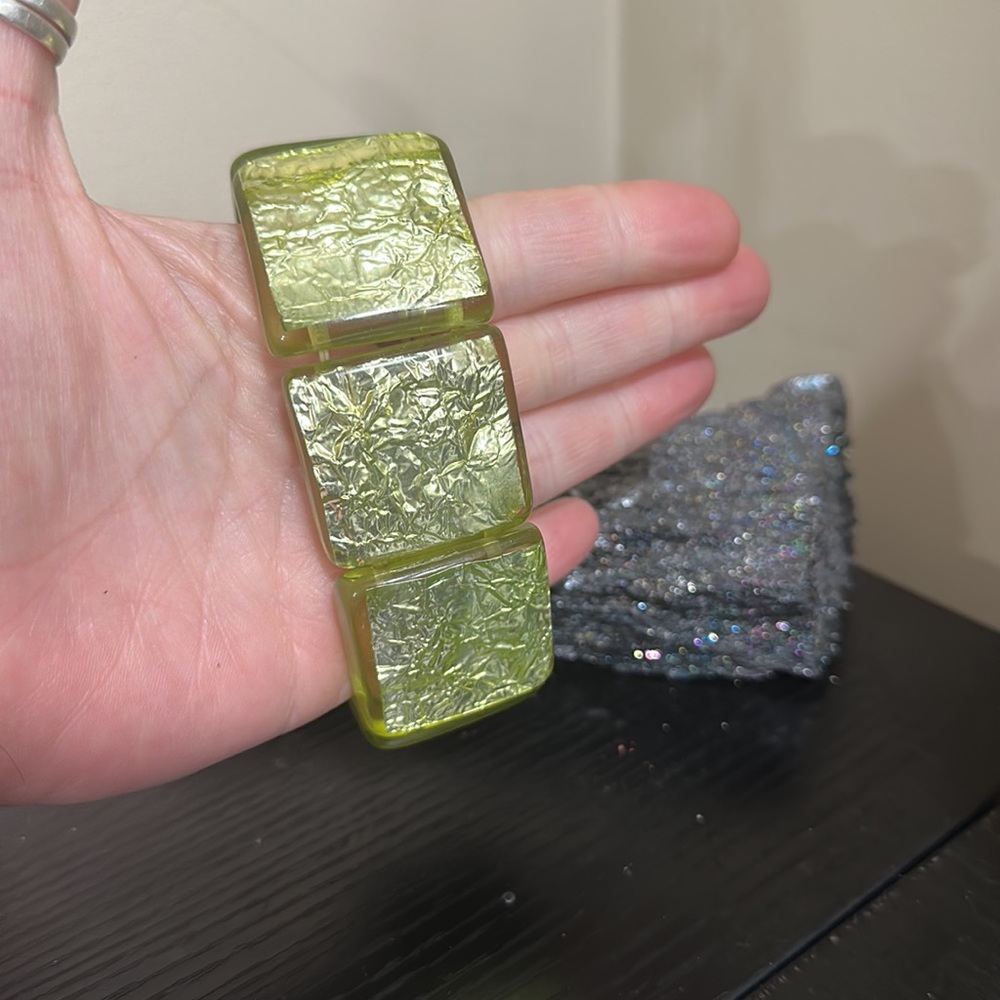 5/25.  Green Chunky Stretchy Bracelet - Picture 3 of 5